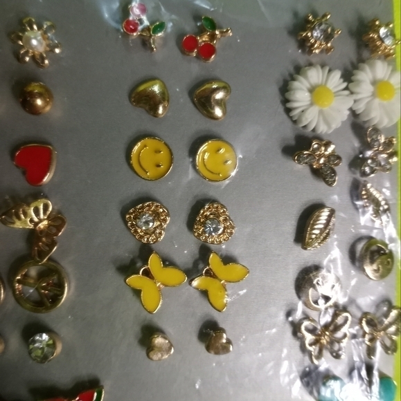 Lux accessories multi earring set flower 🌸 butterfly 🦋 heart ♥ crystals smilie - Picture 2 of 6